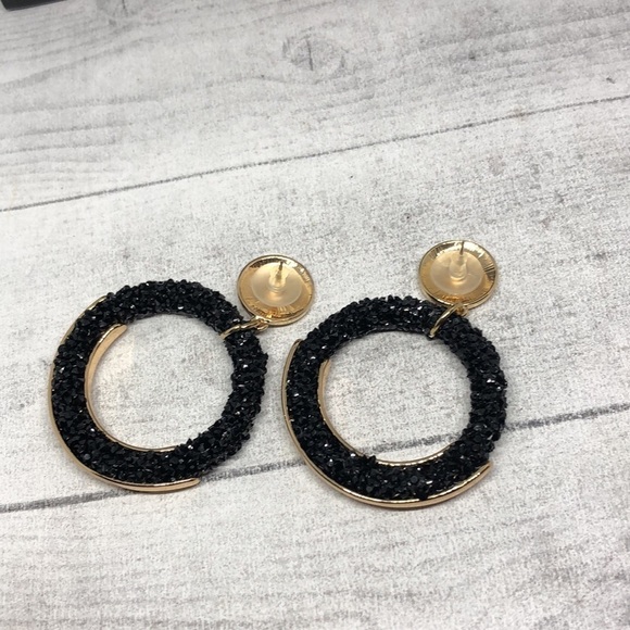 Gold tone glittery/resin statement earrings. - Picture 5 of 5